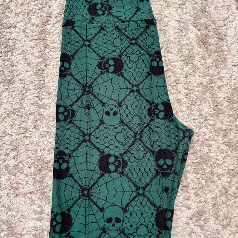 EUC. Vintage Lularoe Halloween Lace/Skull OS